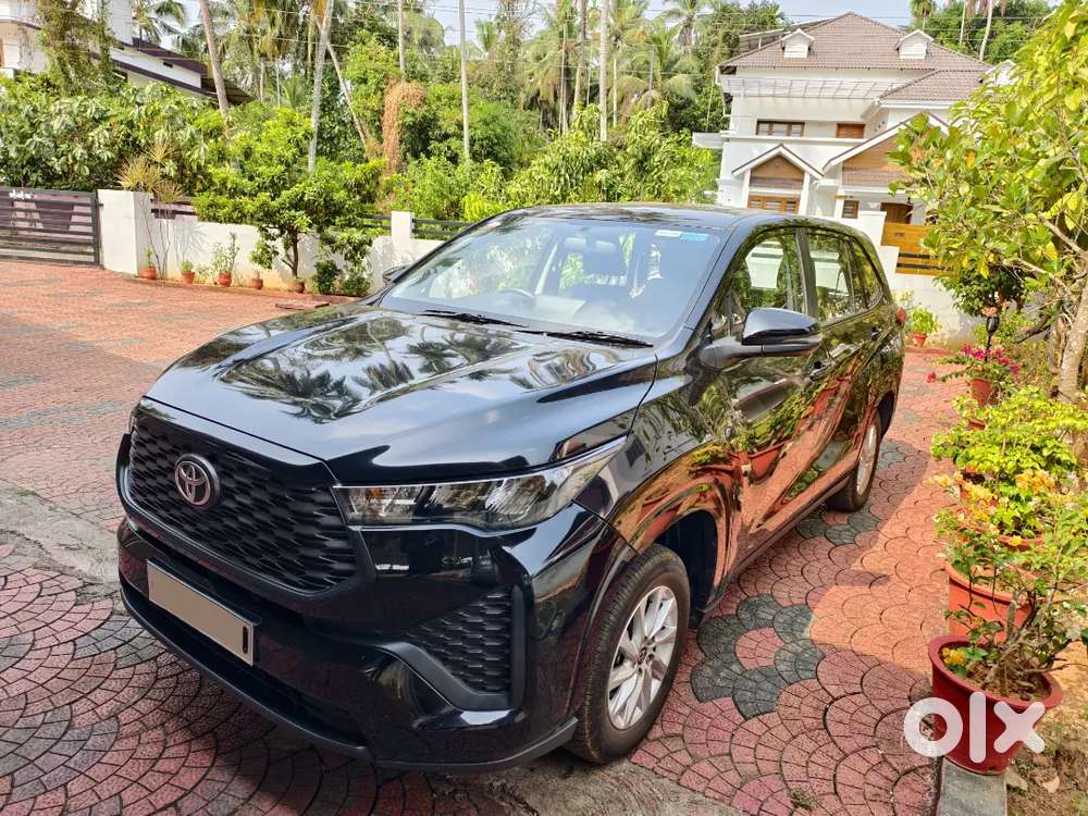 Toyota Innova Hycross 2024 Petrol Well Maintained
