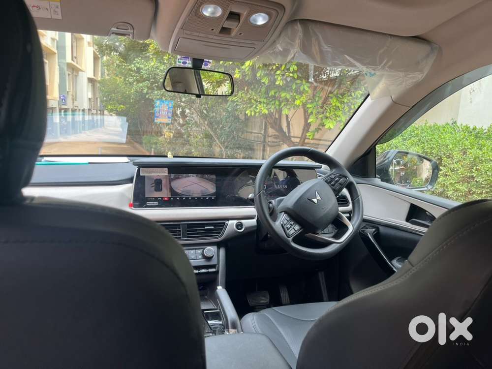 2025 Mahindra Xuv700 Ax5 7seater. Well Maintained. Only 4000kms Driven