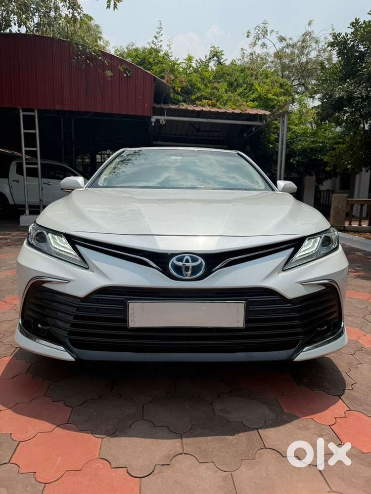 Toyota Camry 2022 Hybrid Well Maintained