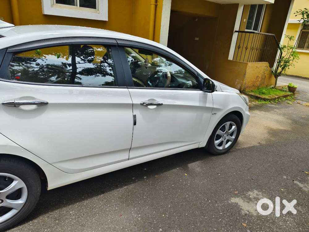 Hyndai Verna 1.4 Lts White Colour