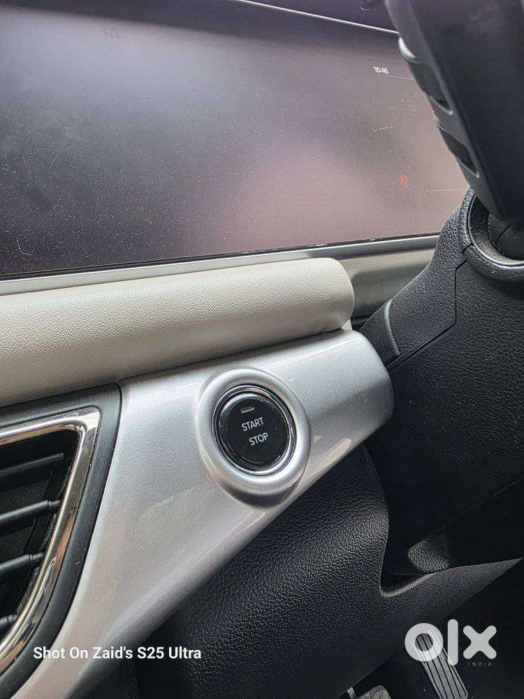 Mahindra Xuv700 2.0 Ax 7 Petrol Mt Str, 2025, Petrol