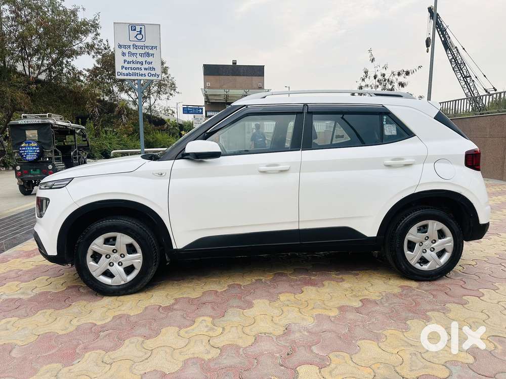Hyundai Venue 1.2 S (o), 2021, Petrol
