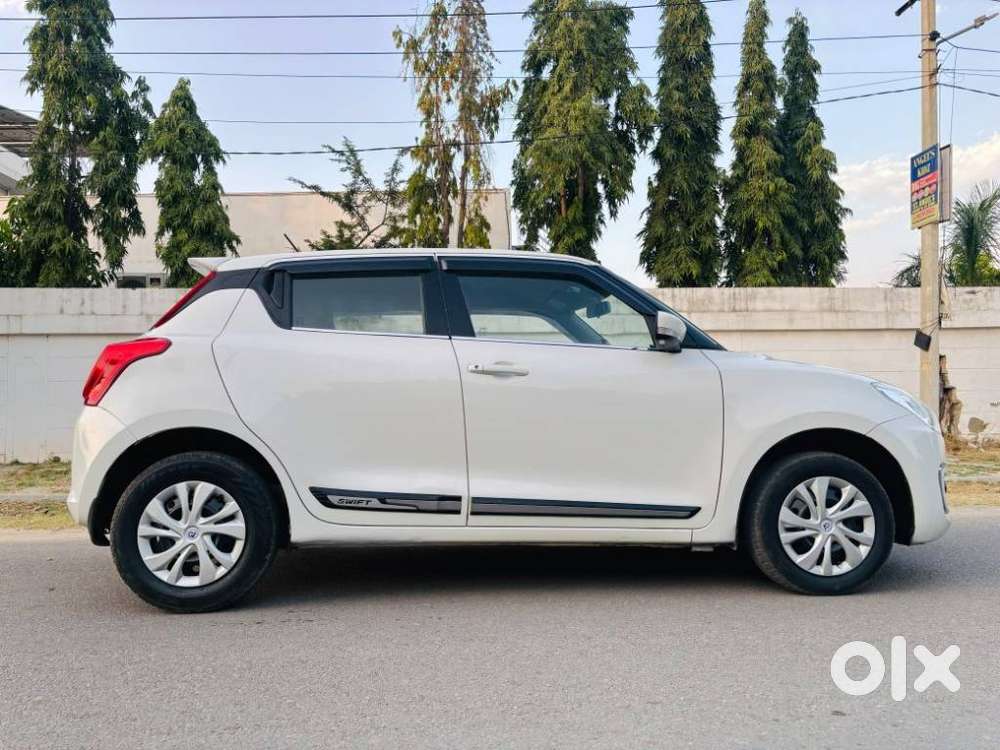 Maruti Suzuki Swift Vxi + Manual, 2022, Petrol