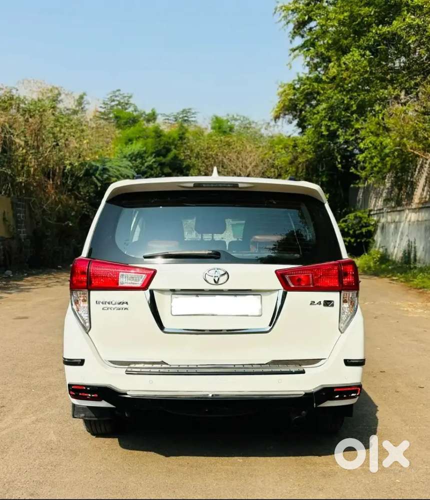 Toyota Innova Crysta 2.4 V