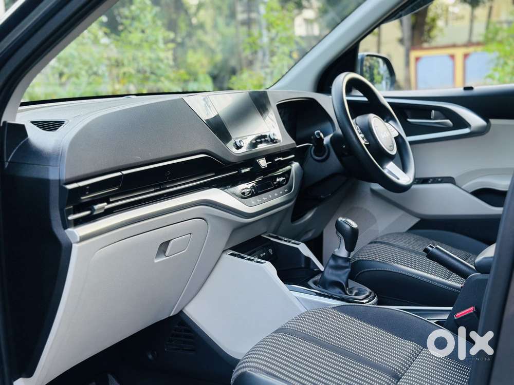 Kia Carens 1.4 Prestige Plus Turbo 7 Str, 2023, Petrol