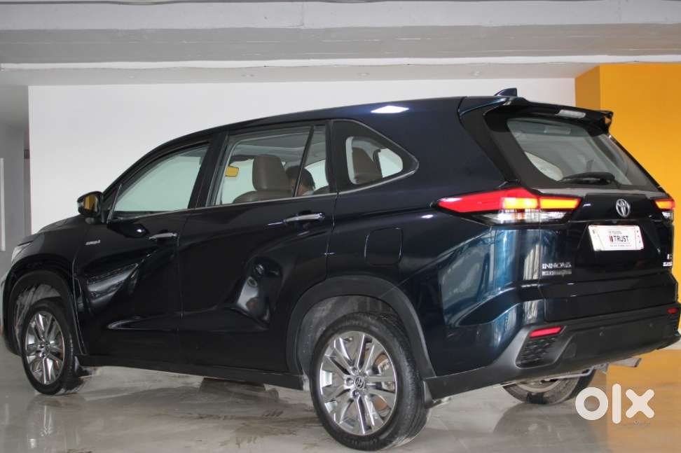 Toyota Innova Hycross 2.0 Zx Hybrid 7 Str, 2023, Petrol