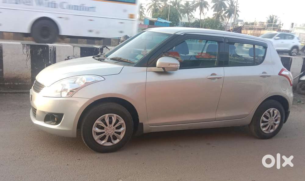 Maruti Suzuki Swift Vxi 1.2 Abs Bs-iv, 2012, Petrol