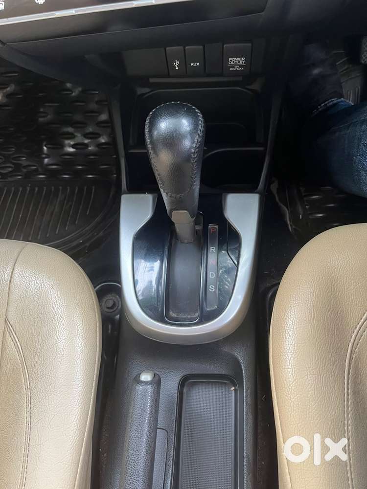 Honda Jazz V Automatic, 2016, Petrol