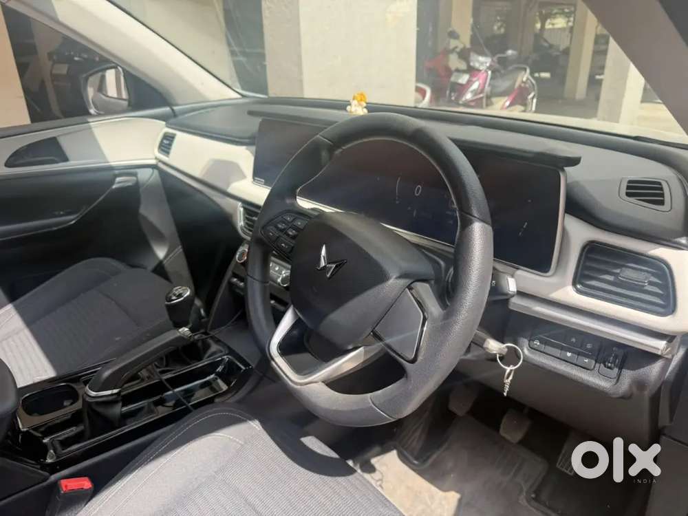 Mahindra Xuv700 Petrol Manual 2022 1st Owner