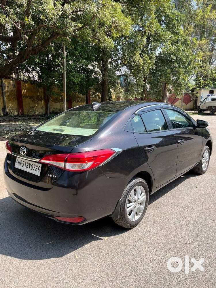 Toyota Yaris V Cvt, 2019, Petrol