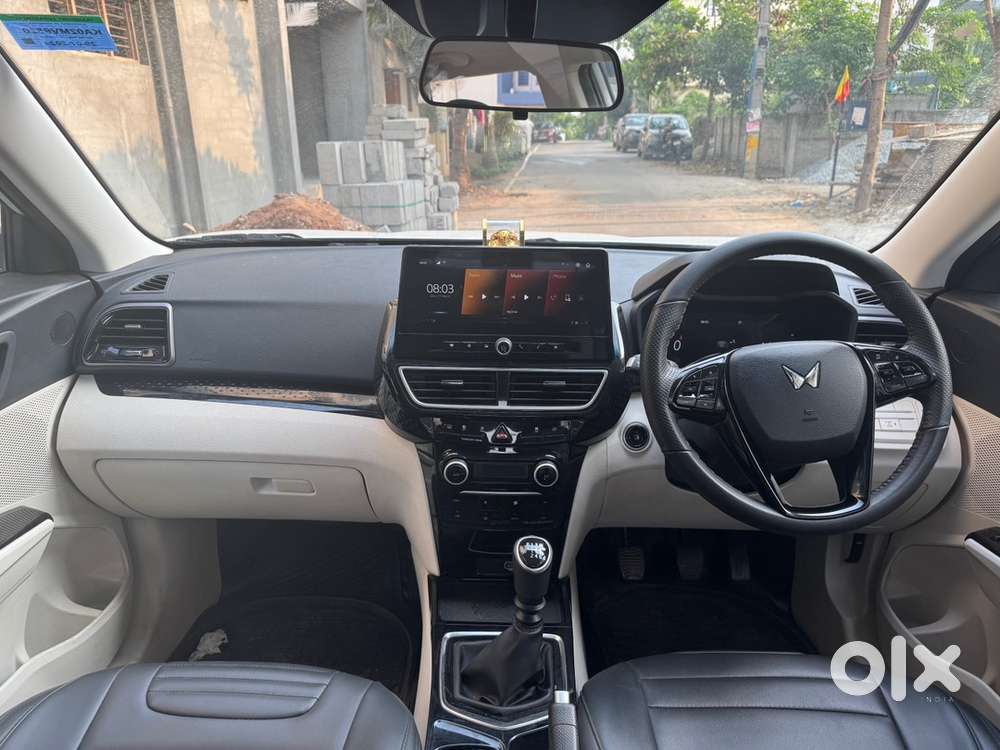 Mahindra Xuv 3xo 2024 Petrol 13700 Km Driven