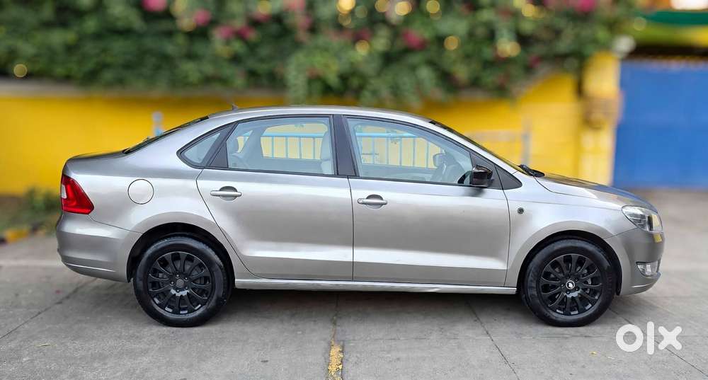 Skoda Rapid 1.6 Mpi At Elegance Black Package, 2015, Petrol