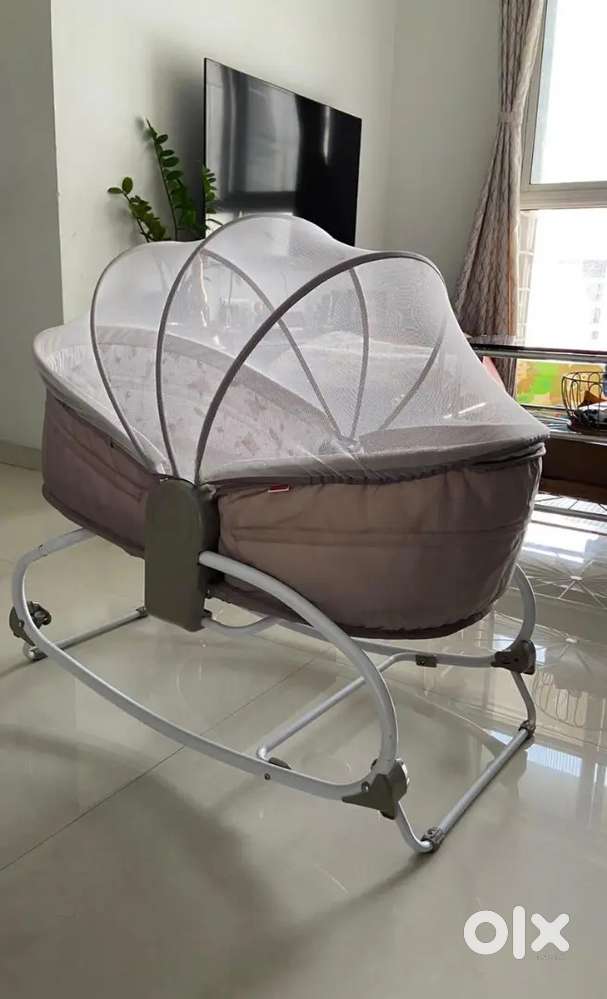 Babyhug Opal in Cozy Manual Rocker, Sleeper With Mosquito Net