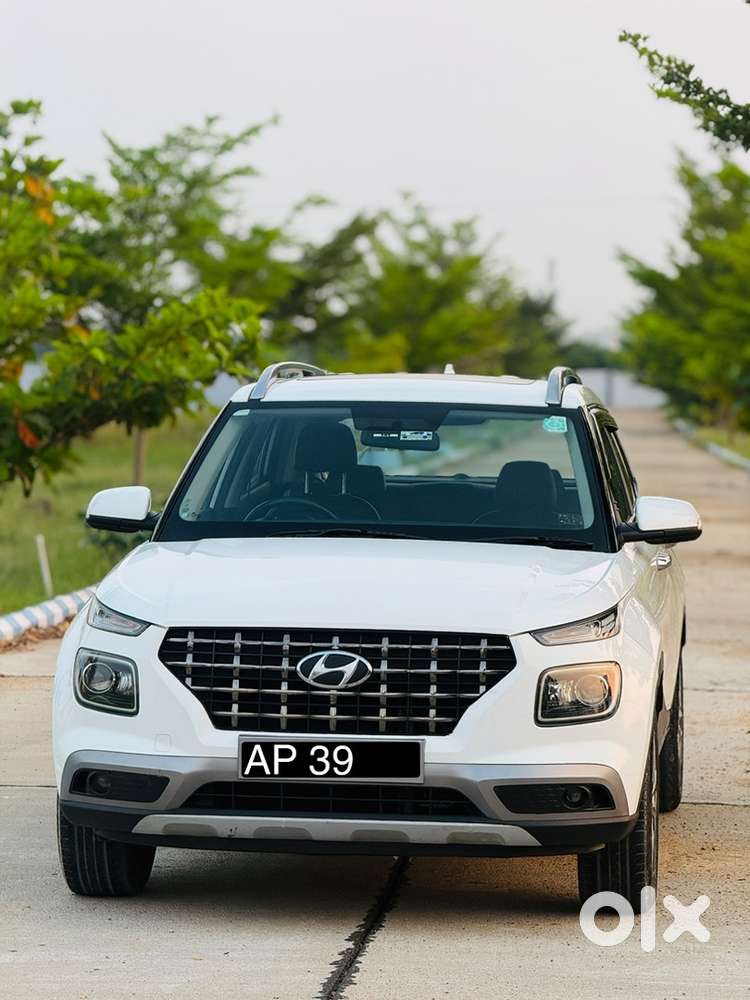 Hyundai Venue Diesel Very Used Sunroof Vehicle
