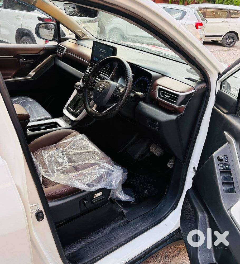 Toyota Innova Hycross 2.0 Zx Hybrid 7 Str, 2023, Petrol