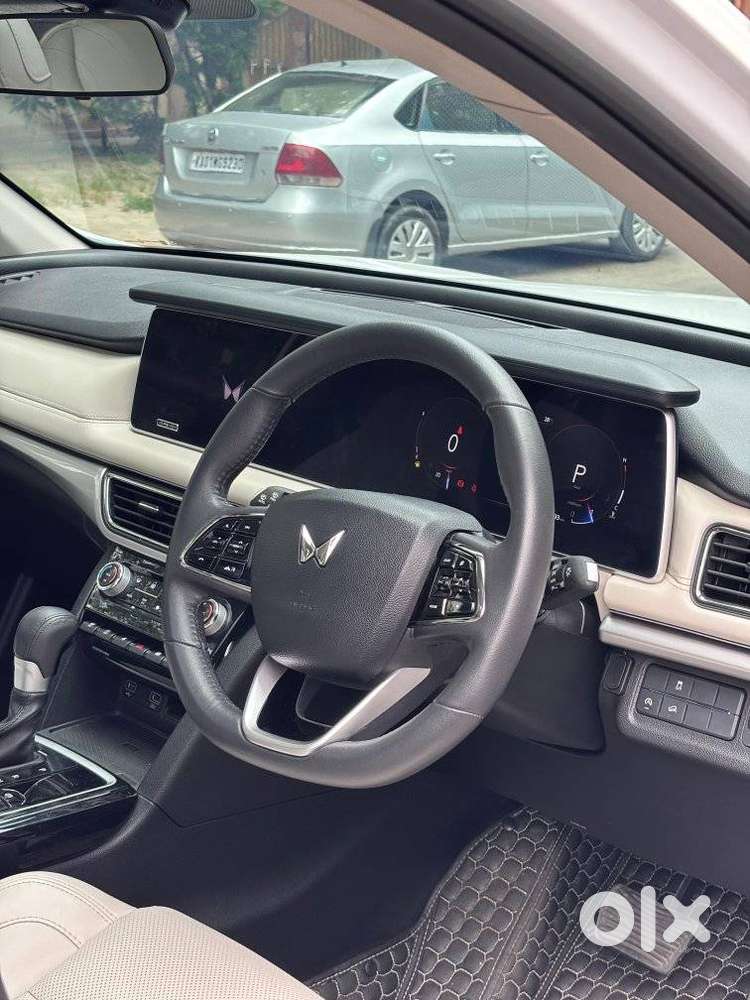 Mahindra Xuv700 2.2 Ax 7 Diesel At Str, 2025, Diesel