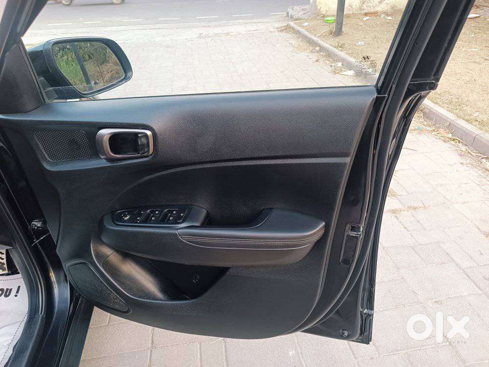 Hyundai Venue S(o) Knight Edition Mt, 2024, Petrol