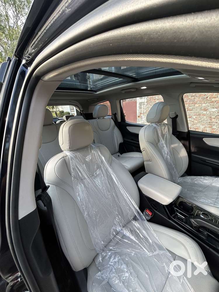 Mahindra Xuv700 2.0 Ax 7 Petrol At Str, 2024, Petrol