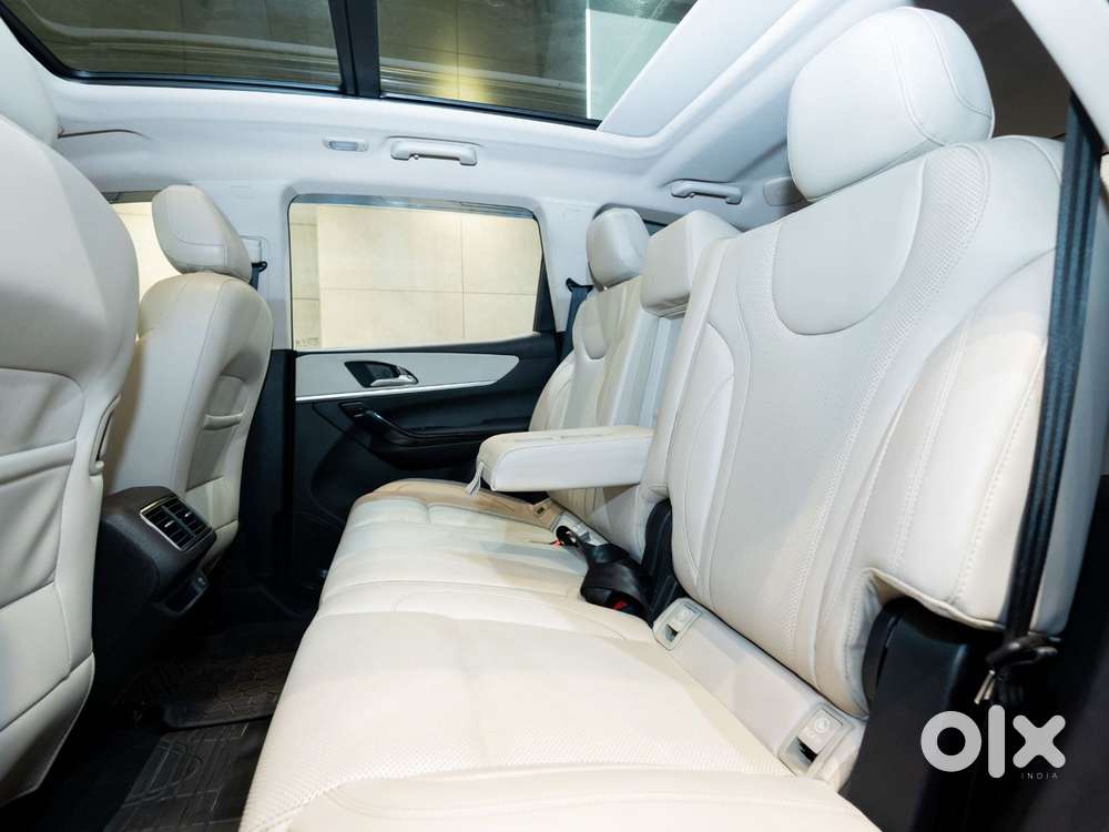 Mahindra Xuv700 2.2 Ax 7 Diesel At Luxury Pack Str, 2025, Diesel