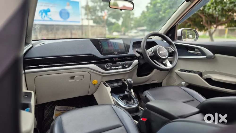 Kia Carens 1.5 Premium 7 Str, 2023, Petrol