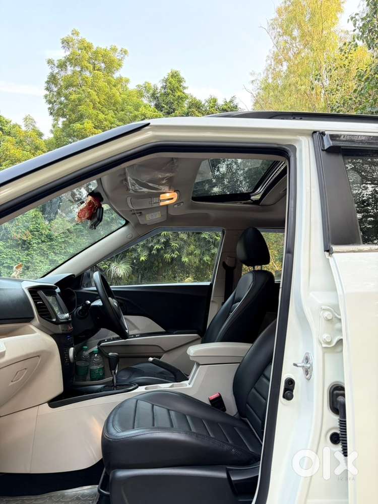 Mahindra Xuv300 Diesel 2021 W6 (o) Sunroof Automatic 24900 Km