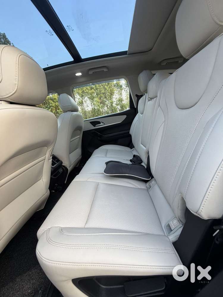 Mahindra Xuv700 2.2 Ax 7 Diesel At Str Awd, 2024, Diesel