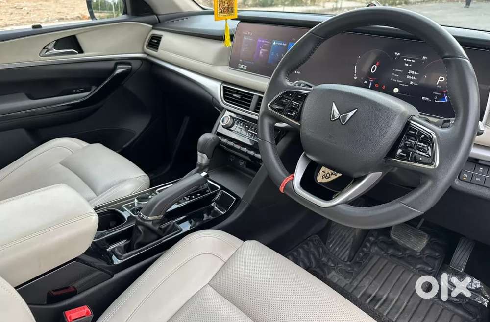 Mahindra Xuv700 2.2 Ax 5 Diesel At 7 Str, 2024, Diesel