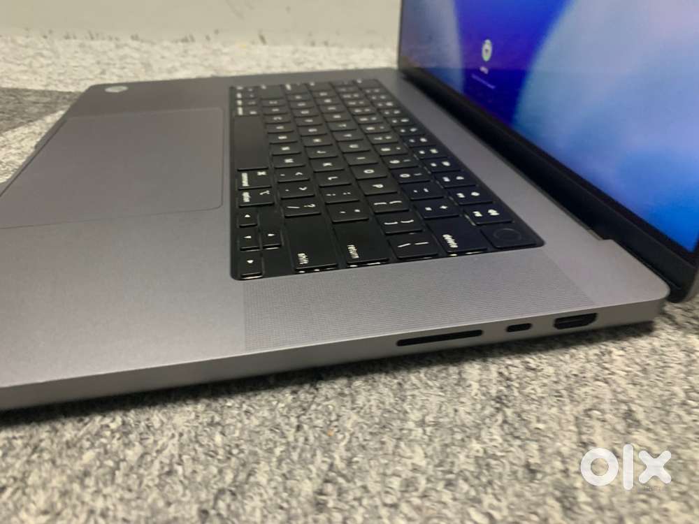 macbook Pro M1 Max/A2485/16inch/32GB RAM/1TB SSD/Good working/With