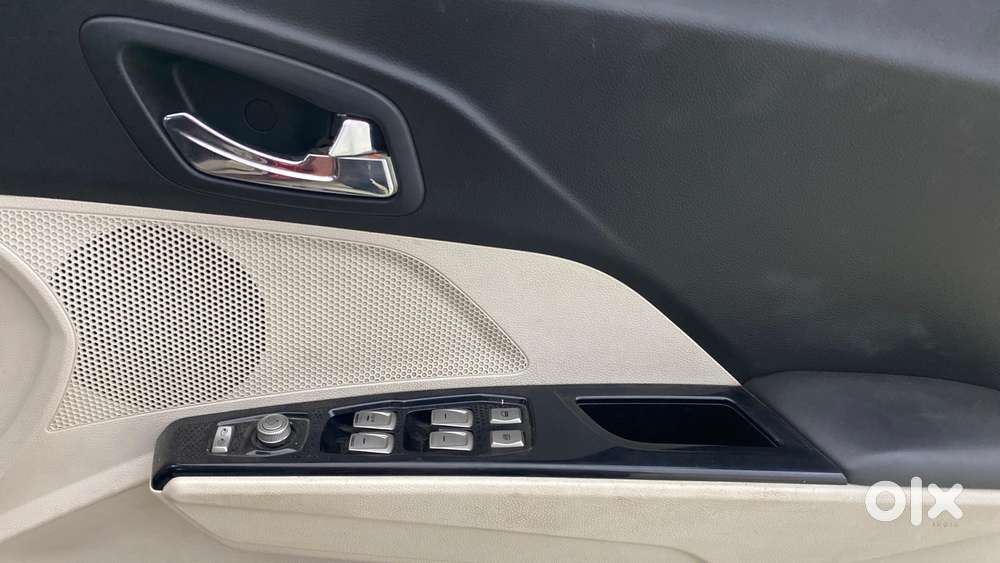 Mahindra Xuv300 W8 Option Dual Tone Diesel, 2019, Diesel