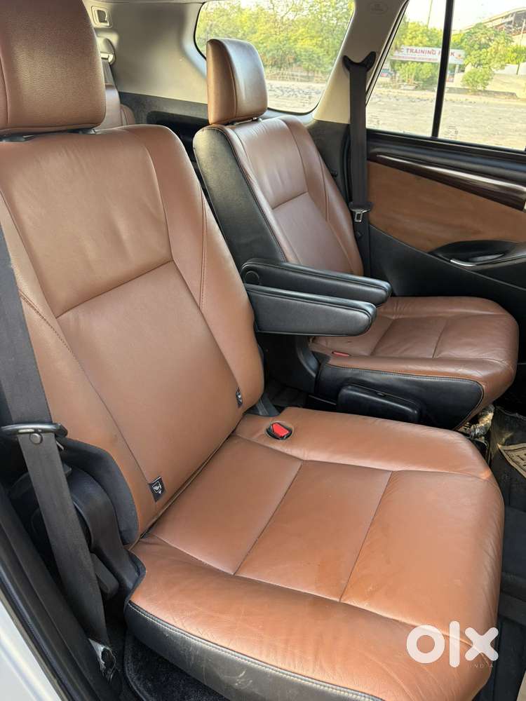 Toyota Innova Crysta 2.8 Zx At 7 Seater, 2016, Diesel