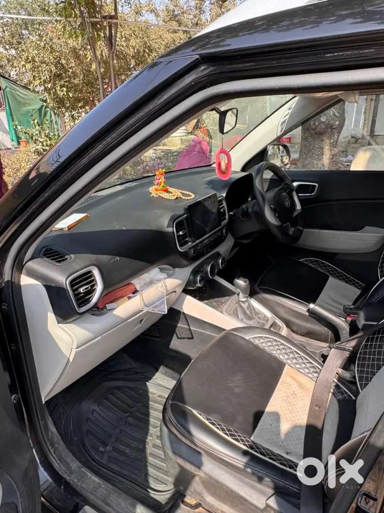 Hyundai Venue 2025 Diesel 50000 Km Driven