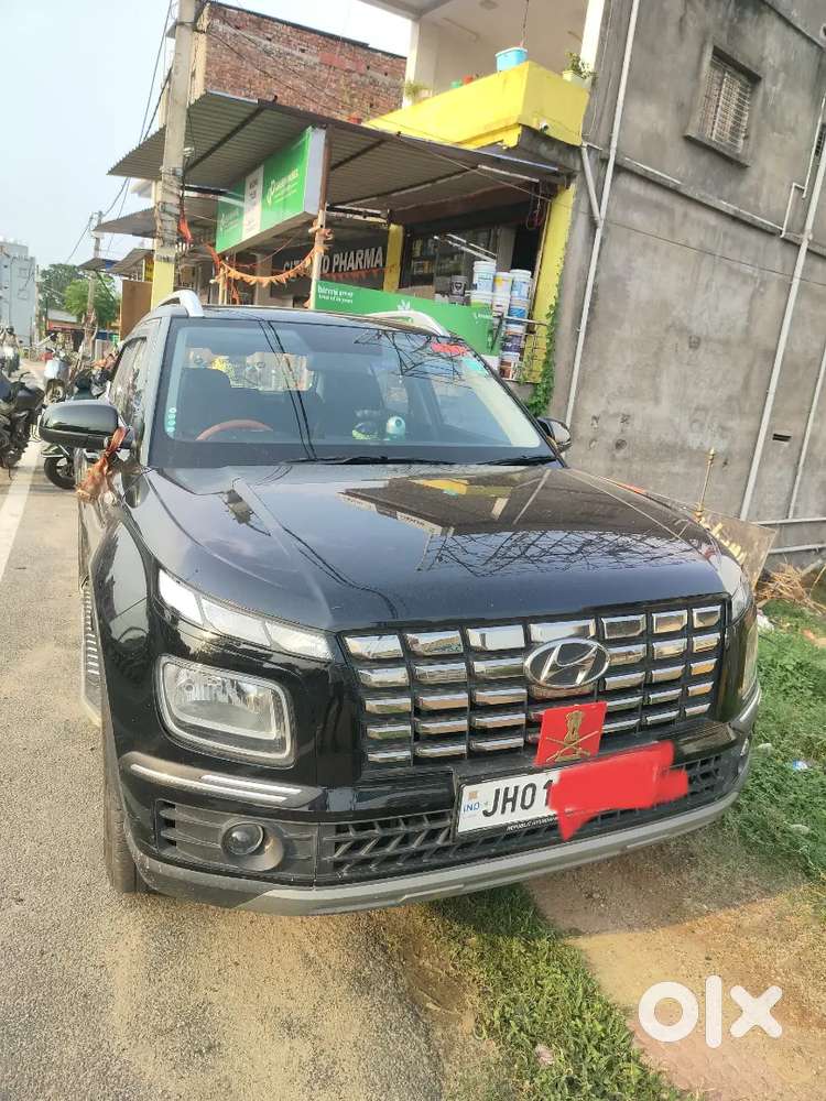 Hyundai Venue 2024 Petrol 16000 Km Driven ,singal Hand With Praking