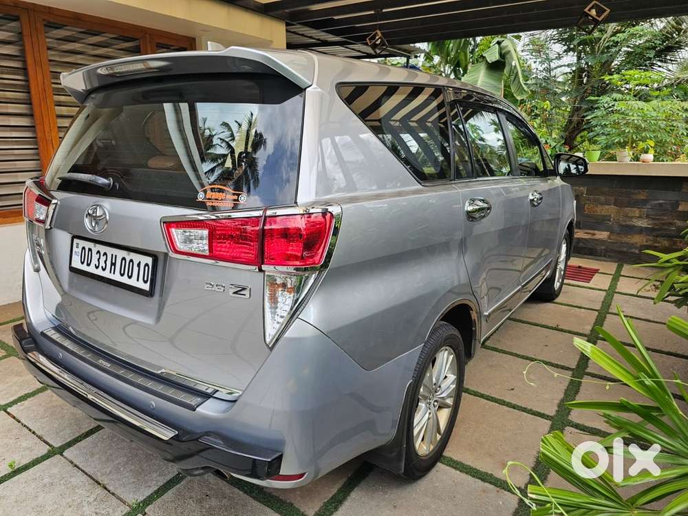 Toyota Innova Crysta 2.8z At Top Variant