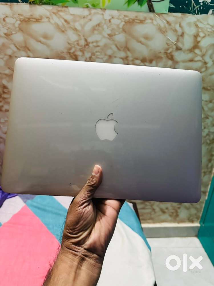 MacBook Air 13” (Early 2015) – i7 / 8GB / 256GB SSD - Computers