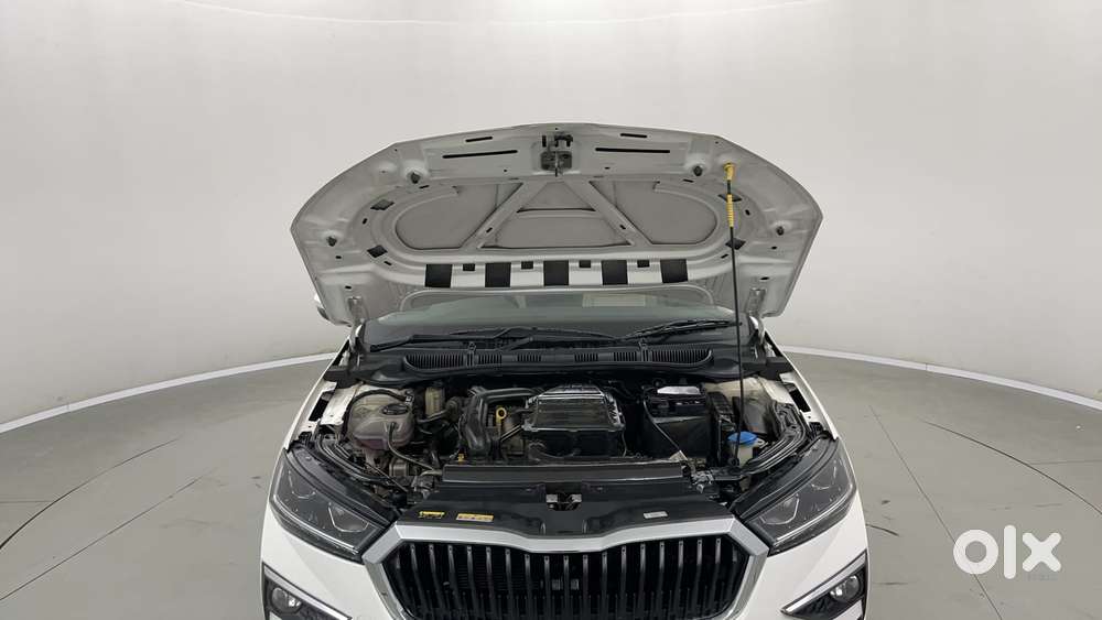 Skoda Slavia Style 1.0l Tsi Mt, 2022, Petrol