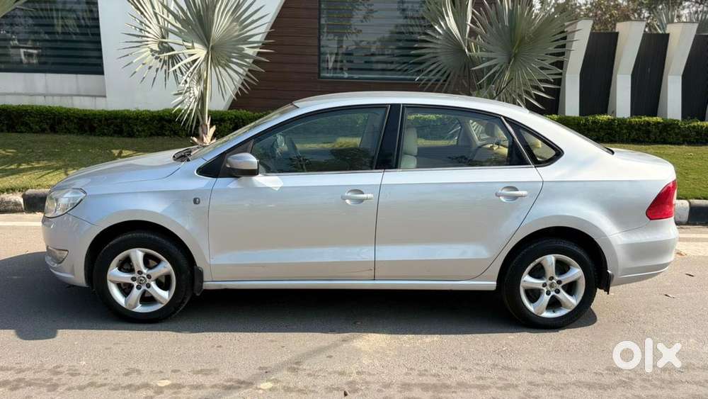 Skoda Rapid 1.6 Mpi Ambition, 2012, Petrol