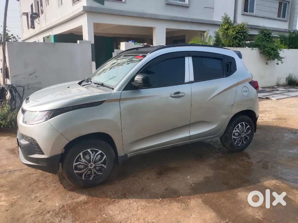 Mahindra Kuv 100