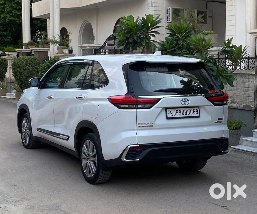 Toyota Innova Hycross 2.0 Zx (o) Hybrid 7 Str, 2024