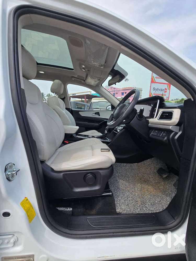 Mahindra Xuv700 2.2 Ax 7 Diesel At Luxury Pack Str Awd, 2023, Diesel