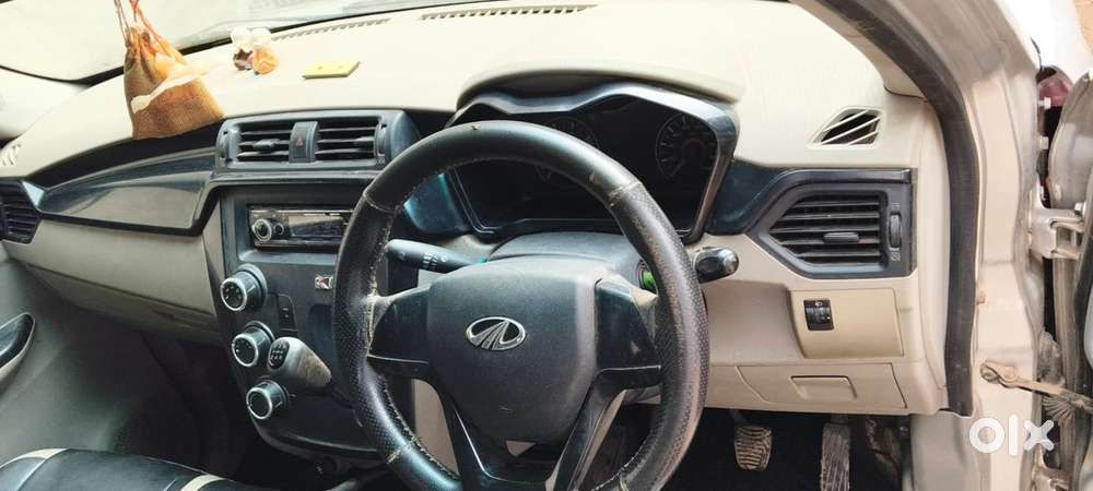 Mahindra Kuv 100 2017