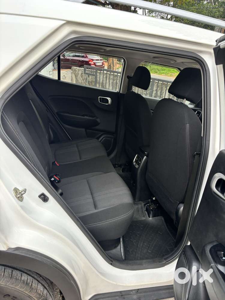 Hyundai Venue Sx (o) Mt 1.5 Diesel, 2021, Petrol