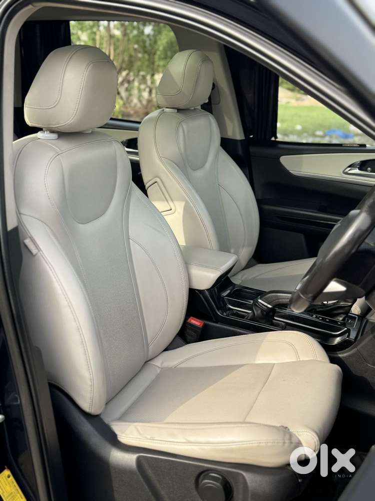 Mahindra Xuv700 2.0 Ax 7 Petrol At Str, 2022, Petrol