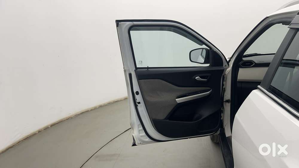 Nissan Magnite 1.0 Xv, 2021, Petrol