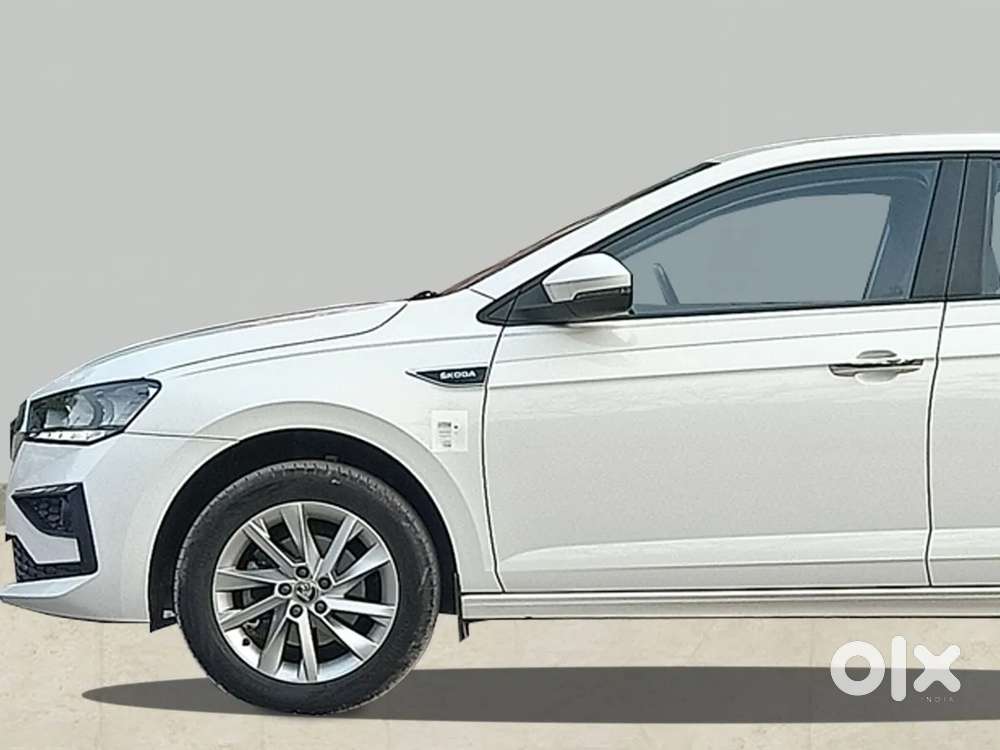 Skoda Slavia Ambition 1.0l Tsi At, 2023, Petrol