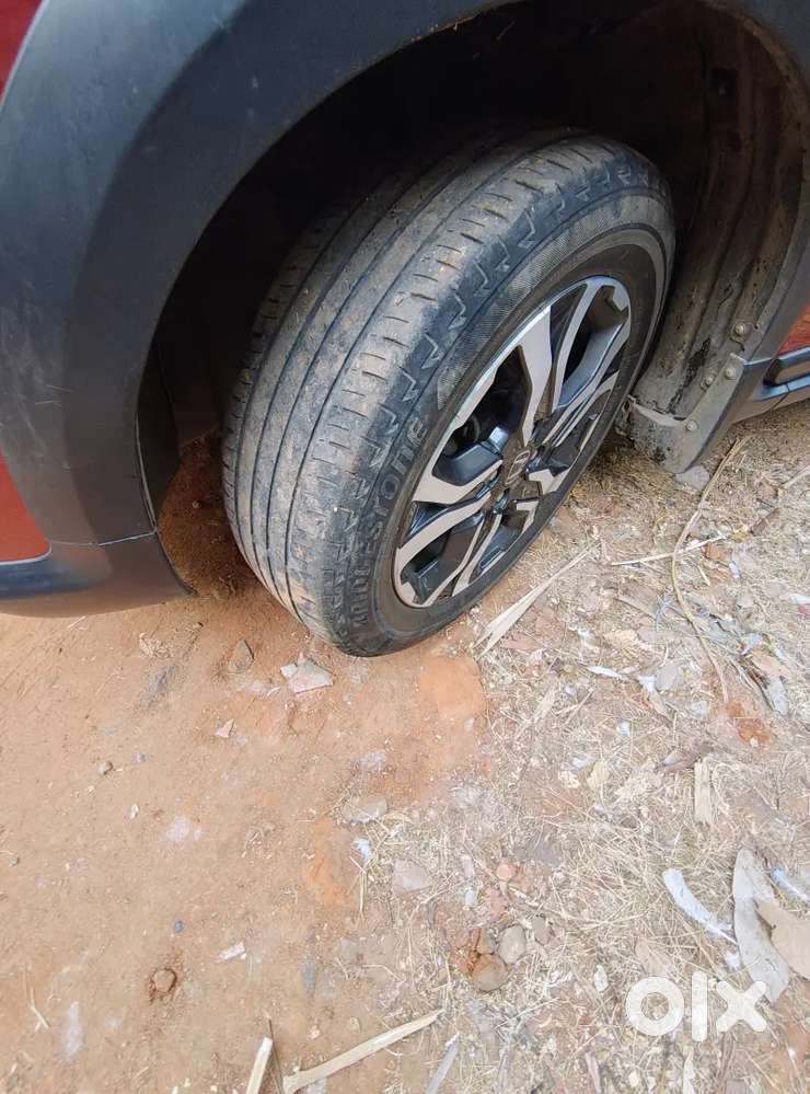 Sunroof, Red & Black Color, Water Proof Covered Seat, Alloy Wheels