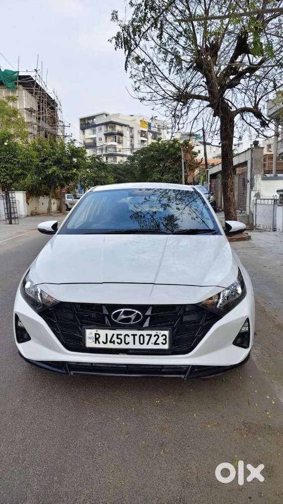 Hyundai I20 Sportz 1.2 Ivt Dual Tone, 2022, Cng & Hybrids