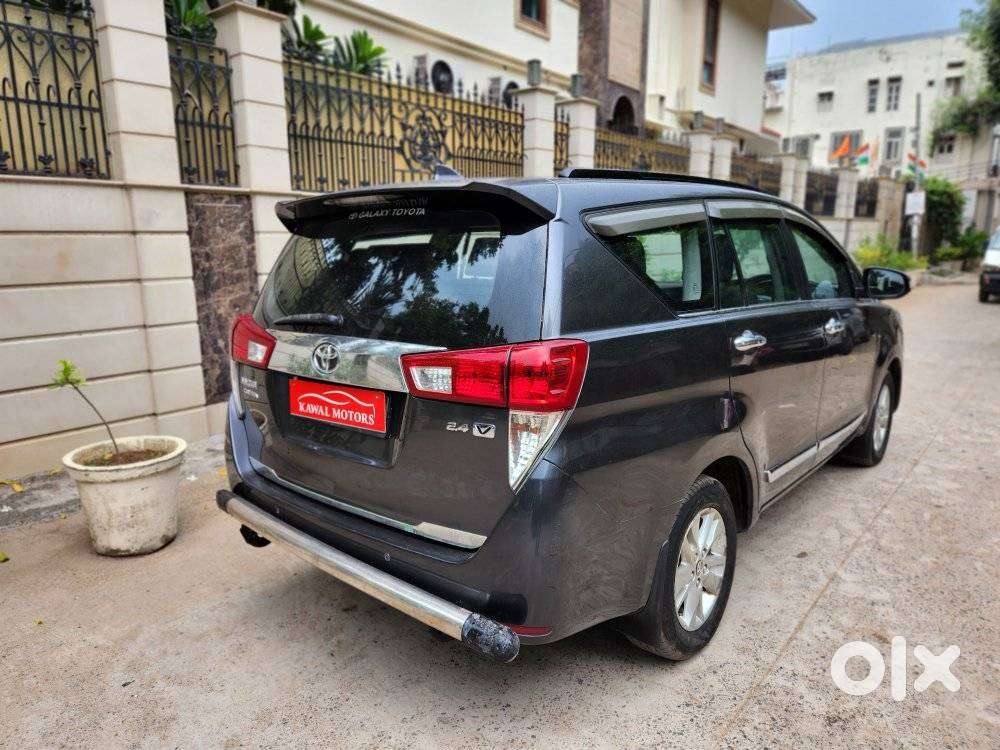 Toyota Innova Crysta 2.4 V 8 Str, 2016, Diesel