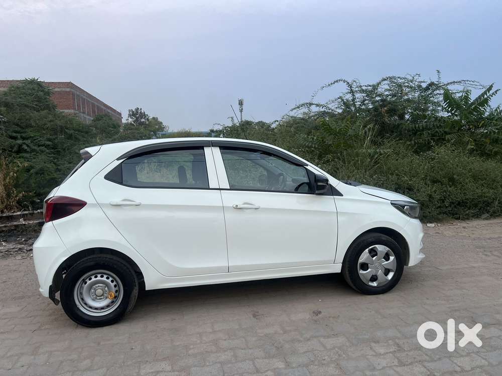 Tata Tiago 1.2 Revotron Xt (o), 2023, Petrol