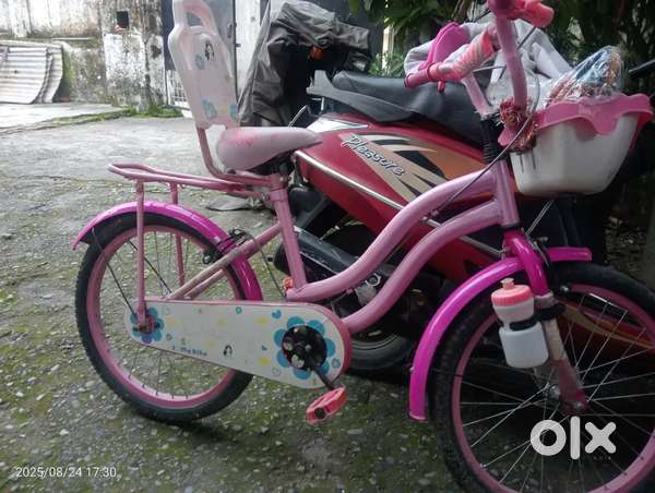 Girl cycle