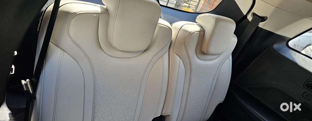 Mahindra Xuv700 2.2 Ax 7 Diesel Mt Luxury Pack Str, 2022, Diesel